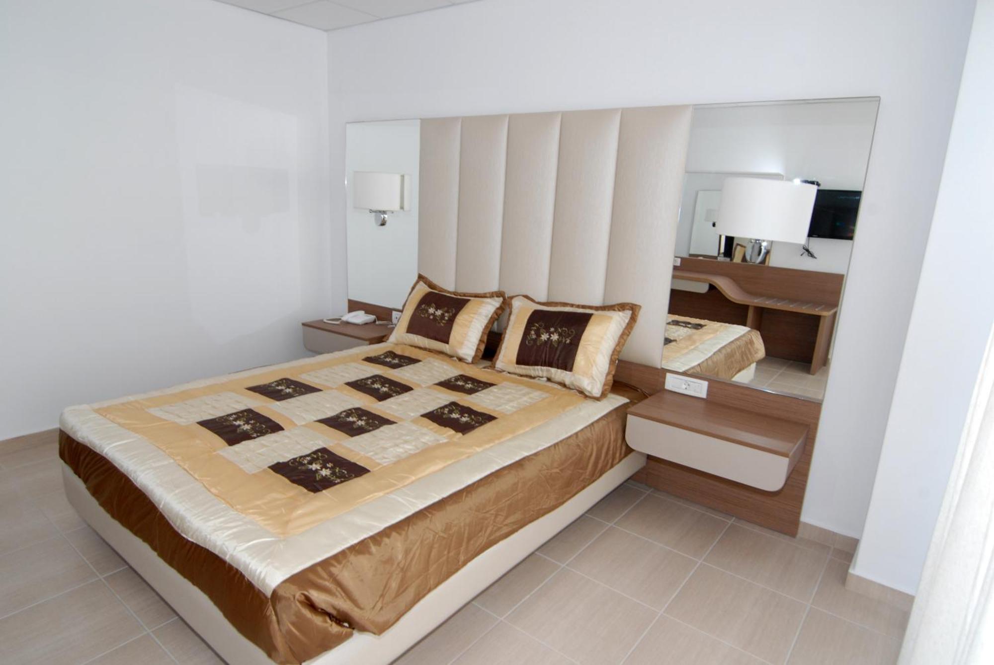 Royal Bay Suites Kéfalos Habitación foto