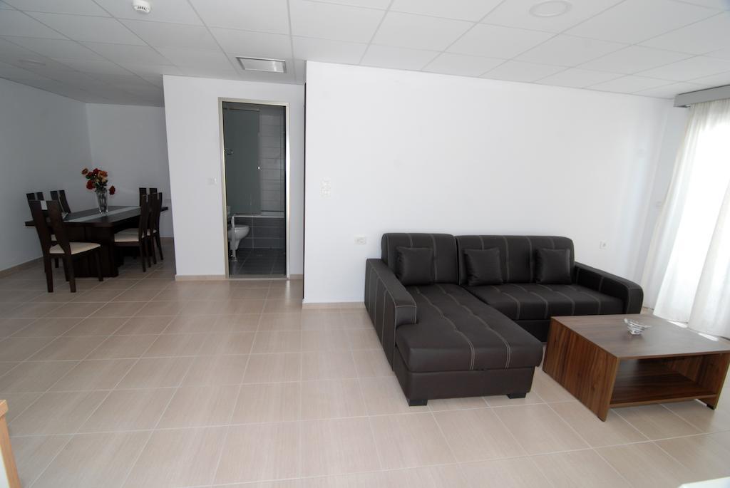 Royal Bay Suites Kéfalos Habitación foto